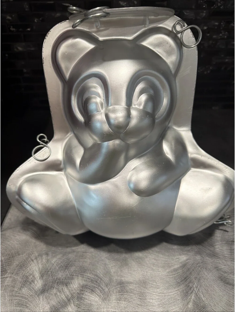 Wilton Stand Up Cuddly Bear Birthday Cake Pan Set Aluminum 2 Pc 2105-603